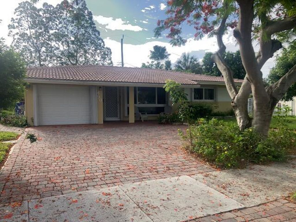 490 SE 3rd Avenue, Pompano Beach, FL 33060