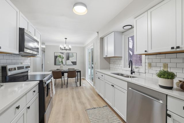 405 Minnesota Avenue, Roseville, MN 55113