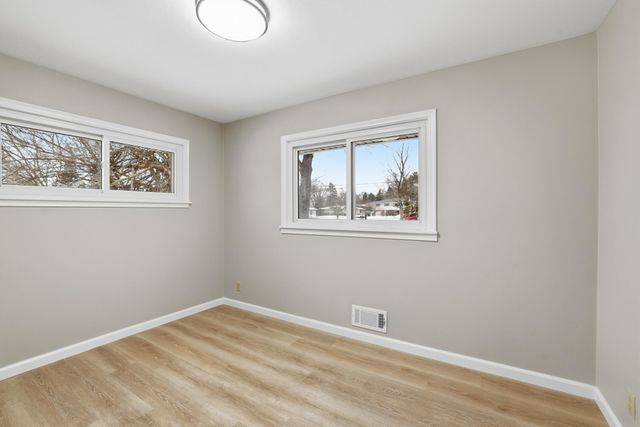 405 Minnesota Avenue, Roseville, MN 55113