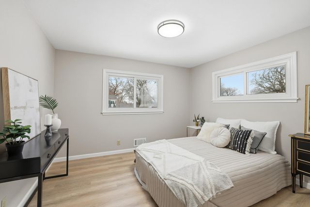 405 Minnesota Avenue, Roseville, MN 55113