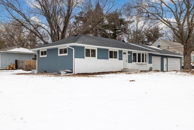 405 Minnesota Avenue, Roseville, MN 55113