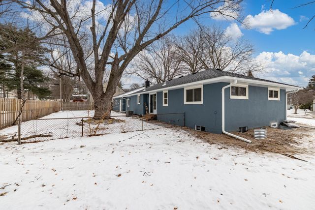 405 Minnesota Avenue, Roseville, MN 55113