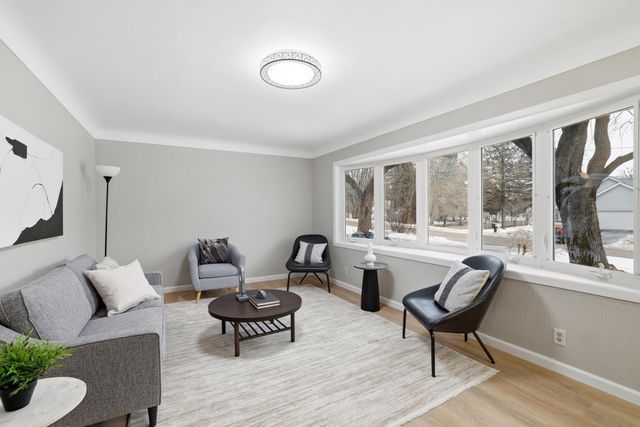 405 Minnesota Avenue, Roseville, MN 55113