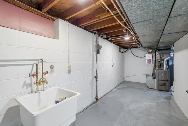 405 Minnesota Avenue, Roseville, MN 55113