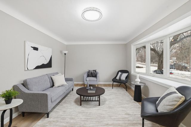 405 Minnesota Avenue, Roseville, MN 55113