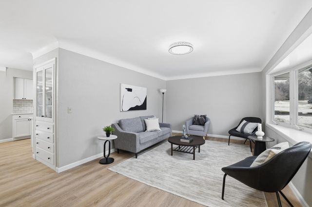 405 Minnesota Avenue, Roseville, MN 55113