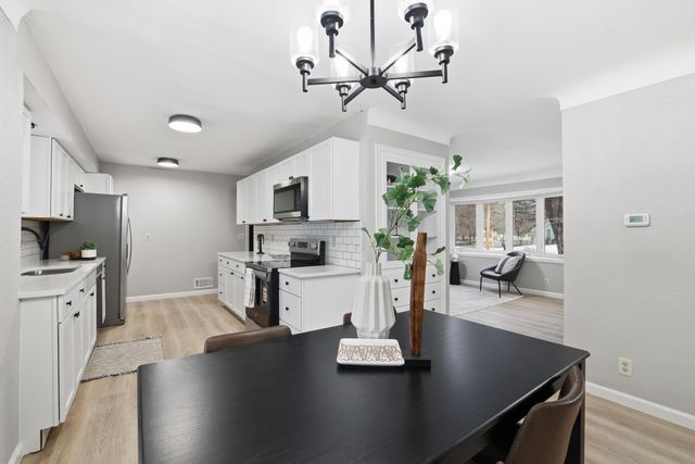 405 Minnesota Avenue, Roseville, MN 55113