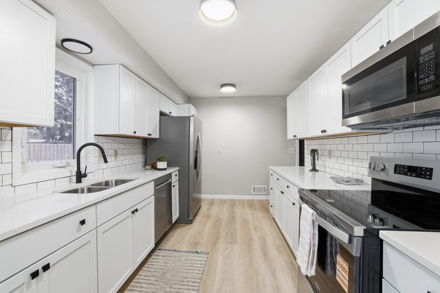 405 Minnesota Avenue, Roseville, MN 55113