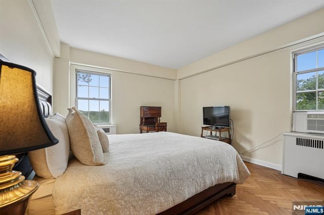 10 Crestmont Road 2N, Montclair, NJ 07042