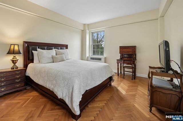 10 Crestmont Road 2N, Montclair, NJ 07042