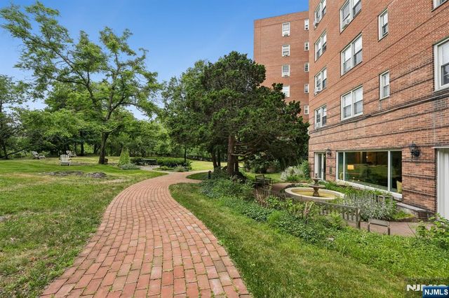 10 Crestmont Road 2N, Montclair, NJ 07042