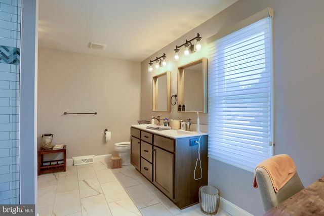 49 DEVONSHIRE SQ, Mechanicsburg, PA 17050