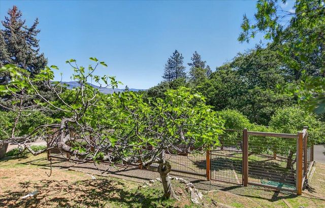 1020 Walker Avenue, Ashland, OR 97520