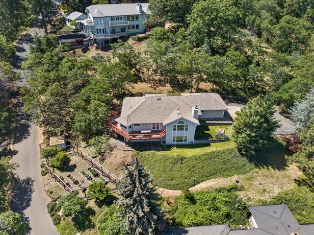 1020 Walker Avenue, Ashland, OR 97520