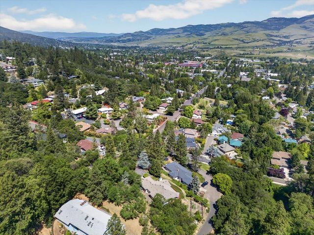 1020 Walker Avenue, Ashland, OR 97520