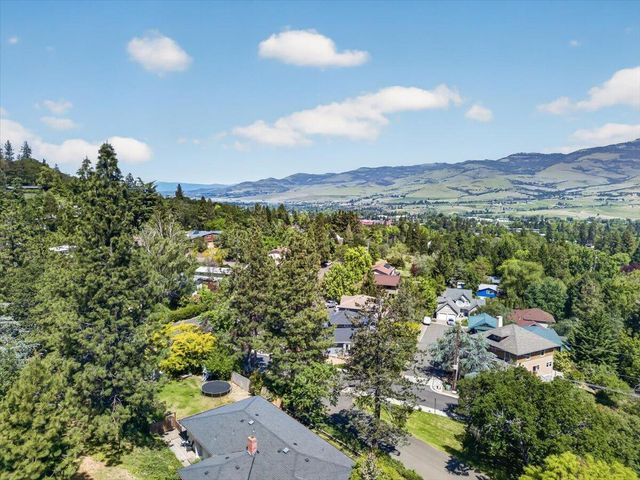 1020 Walker Avenue, Ashland, OR 97520