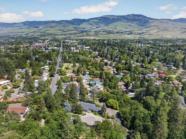 1020 Walker Avenue, Ashland, OR 97520