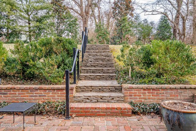 154 Totem Rd, Louisville, KY 40207