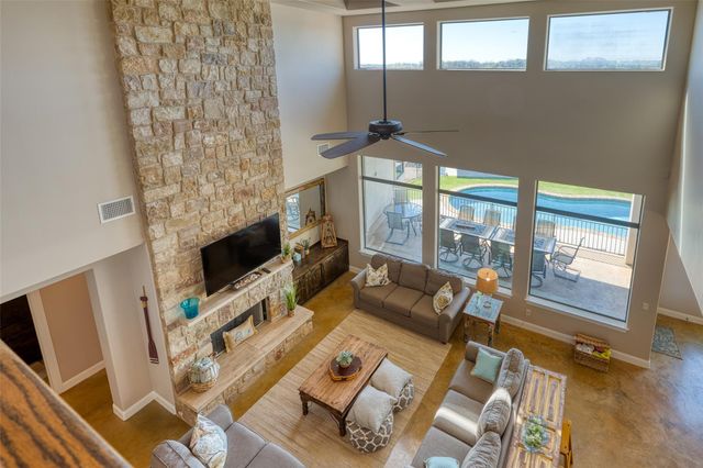 517 Reynolds ST, Kingsland, TX 78639