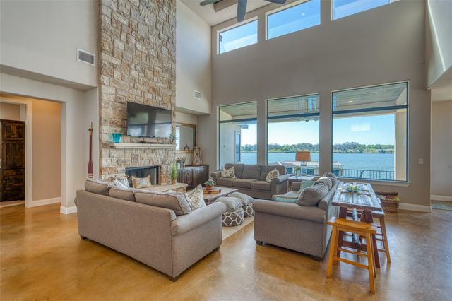 517 Reynolds ST, Kingsland, TX 78639