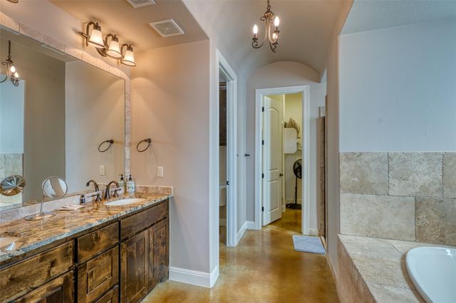 517 Reynolds ST, Kingsland, TX 78639