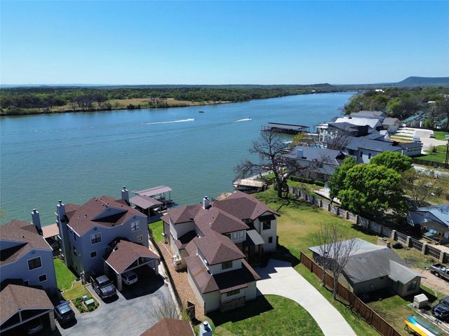 517 Reynolds ST, Kingsland, TX 78639