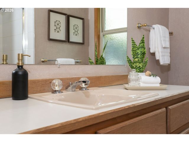 8011 Se 108TH Ave, Portland, OR 97266