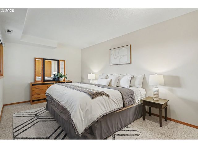 8011 Se 108TH Ave, Portland, OR 97266