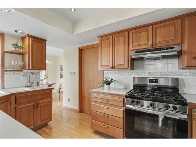 8011 Se 108TH Ave, Portland, OR 97266