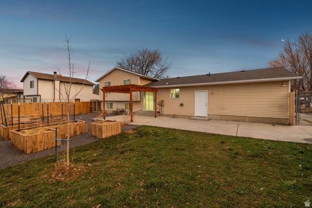 1602 E SEGO LILY DR, Sandy, UT 84092