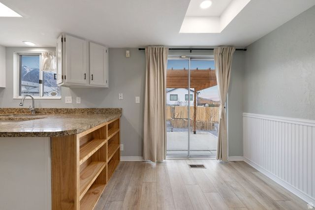 1602 E SEGO LILY DR, Sandy, UT 84092