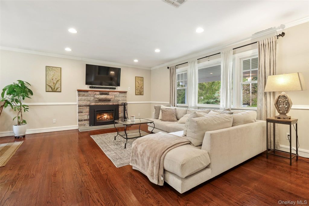 471 Hilltop Road, Yorktown Heights, NY 10598 — photo 4