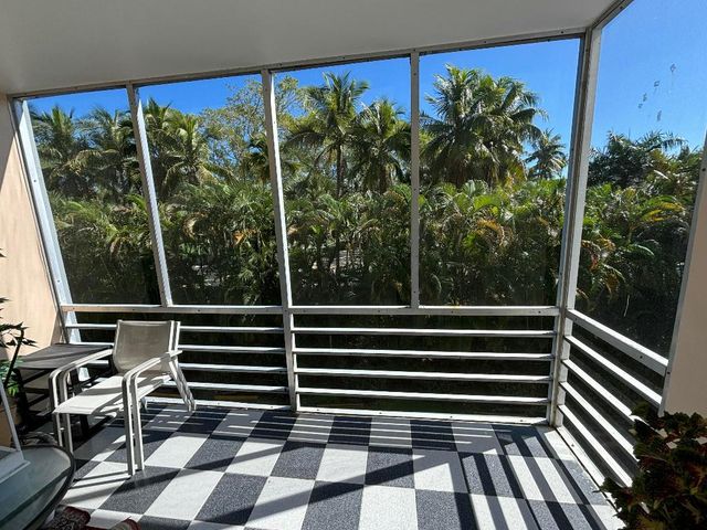 1000 NE 14th Avenue 306, Hallandale Beach, FL 33009