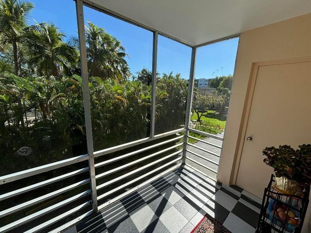 1000 NE 14th Avenue 306, Hallandale Beach, FL 33009