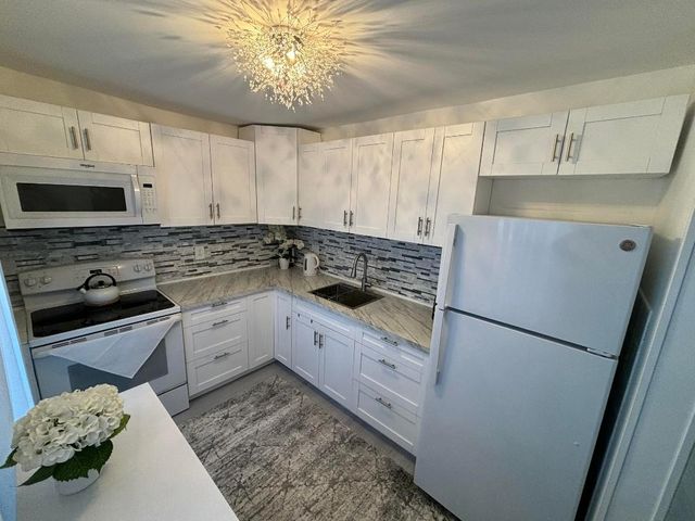 1000 NE 14th Avenue 306, Hallandale Beach, FL 33009