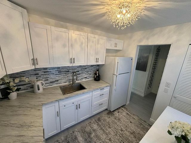 1000 NE 14th Avenue 306, Hallandale Beach, FL 33009