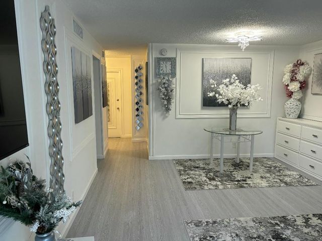 1000 NE 14th Avenue 306, Hallandale Beach, FL 33009