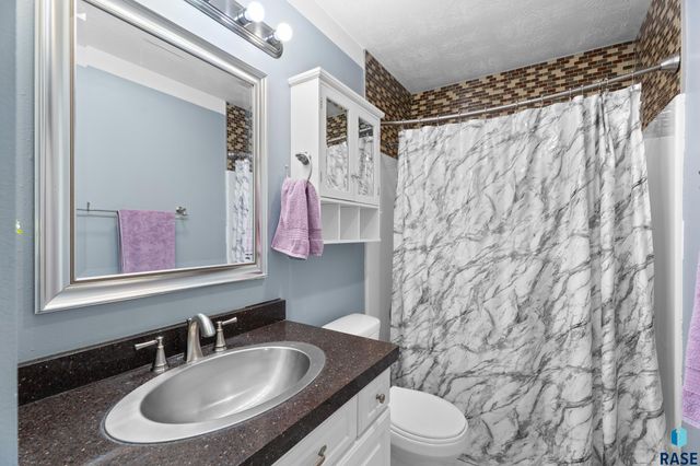 6800 W 61st St Street, Sioux Falls, SD 57106