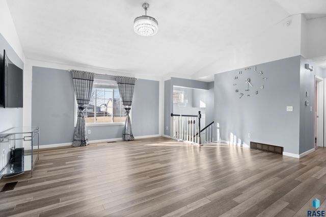 6800 W 61st St Street, Sioux Falls, SD 57106