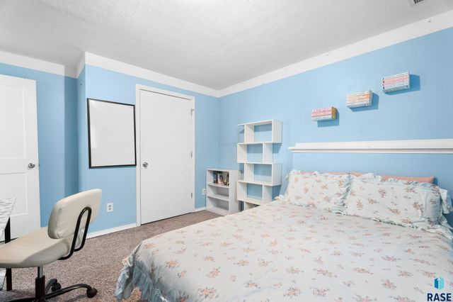 6800 W 61st St Street, Sioux Falls, SD 57106