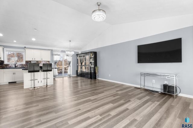 6800 W 61st St Street, Sioux Falls, SD 57106