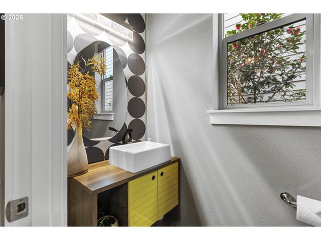 16802 Se 41ST Cir, Vancouver, WA 98683