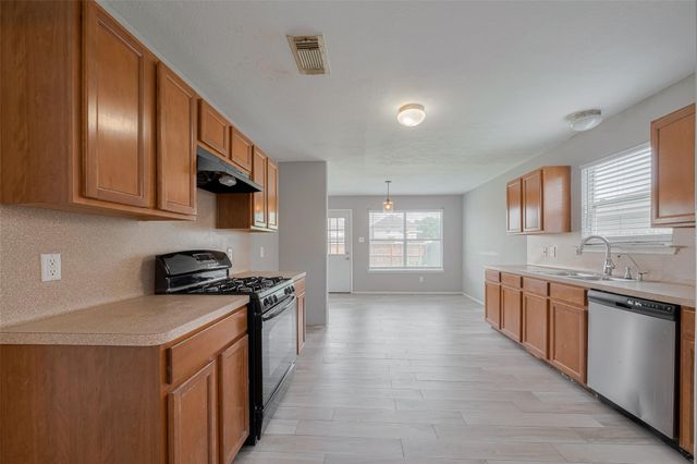 9926 Myrtle Field Lane, Houston, TX 77044