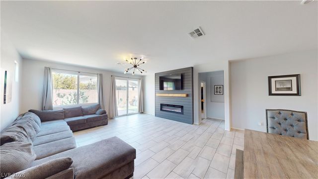 6940 Unicorn, Las Vegas, NV 89131