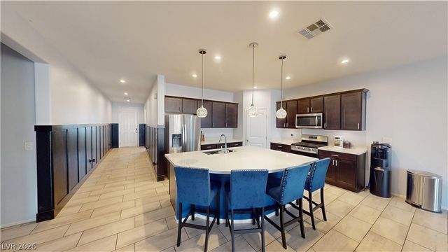 6940 Unicorn, Las Vegas, NV 89131