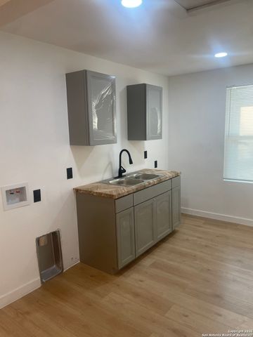 3114 Saturn, San Antonio, TX 78226