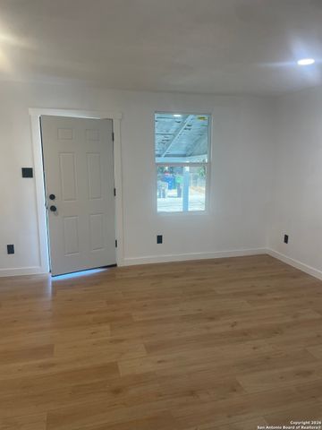 3114 Saturn, San Antonio, TX 78226