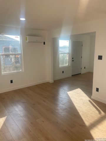 3114 Saturn, San Antonio, TX 78226