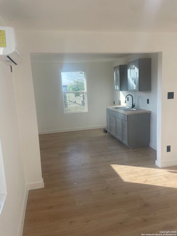 3114 Saturn, San Antonio, TX 78226