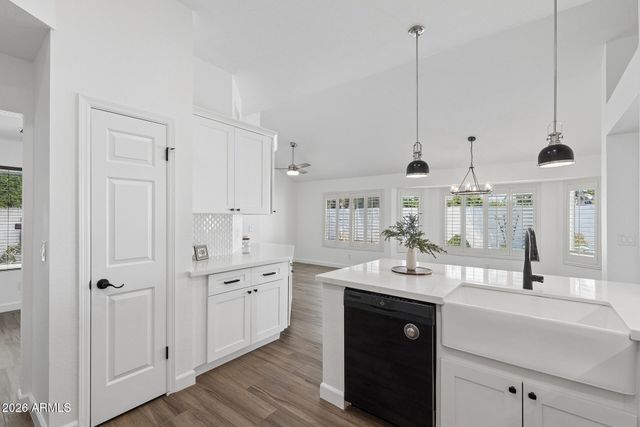 1970 E SUNBURST Lane, Tempe, AZ 85284